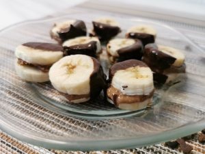 banana bites 300x225 - Snacks saludables para niños